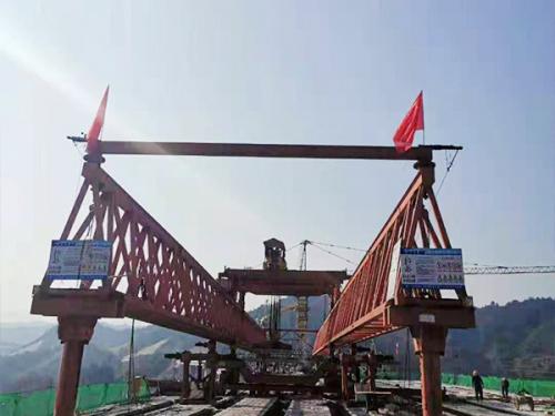 雙懸臂式架橋機