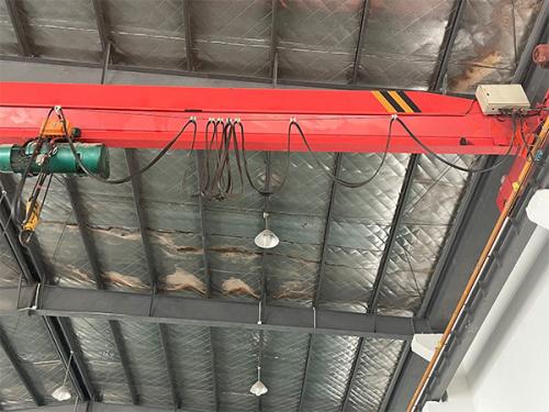 橋式起重機(jī)在露天使用的防風(fēng)防雨改造