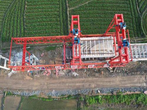 渡槽架橋機和渡槽機的不同 渡槽安裝隊